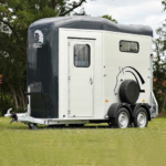 Remorque professionnelle pour 2 chevaux à l'ergonomie optimisée